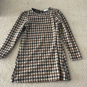 A super cute Zara kids dress! Perfect for Christmas time or any occasion!